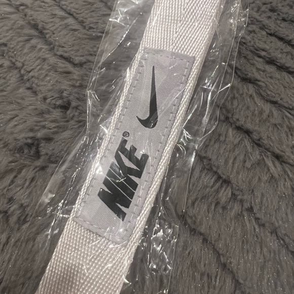 Nike white wrist lanyard brand new key holder keys sports unisex sturdy trendy - Picture 3 of 4